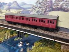 Hornby R4878A (OO) BR Collett Suburban Composite Coach W6237W.