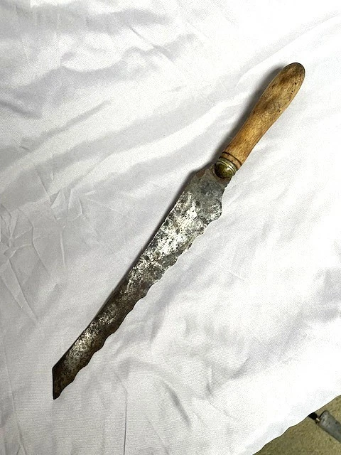 Antique 14 ¾” Metal Wood Bakery Kitchen Bread Knife Serrated Farmhouse Primitive
Opens in a new wind