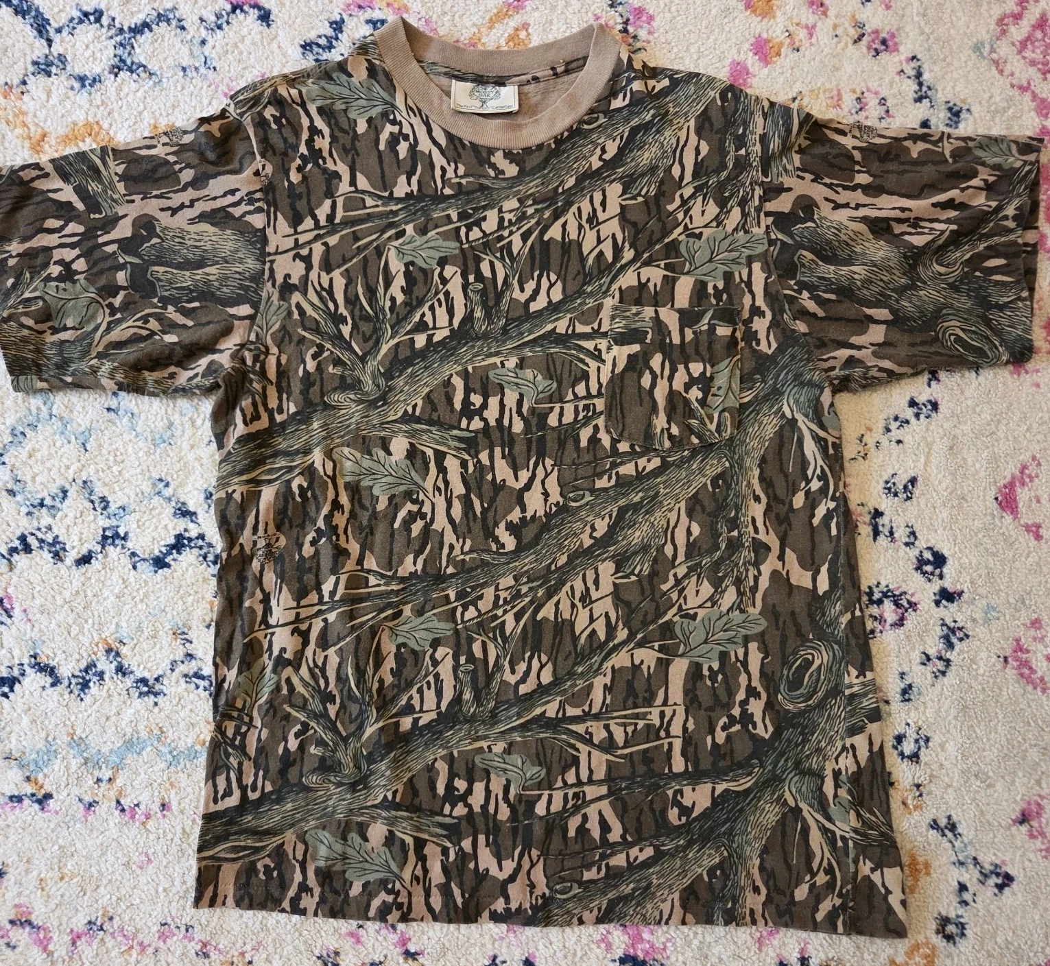 Vtg Mossy Oak Green Leaf Camo Pocket T Shirt USA Single Stitch Size 20x27 Med LG
Opens in a new wind