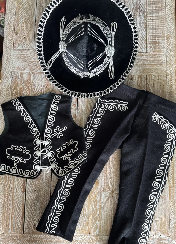 Conjunto completo de disfraz mexicano de charro para niños con sombrero, chaqueta, pantalones, chaleco Foto 3 de 4