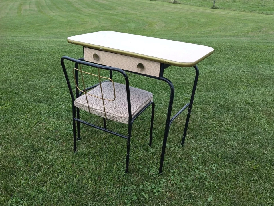 Super Rare 1950s Child's Desk & Chair Clean & All Original! - Image 2 of 4