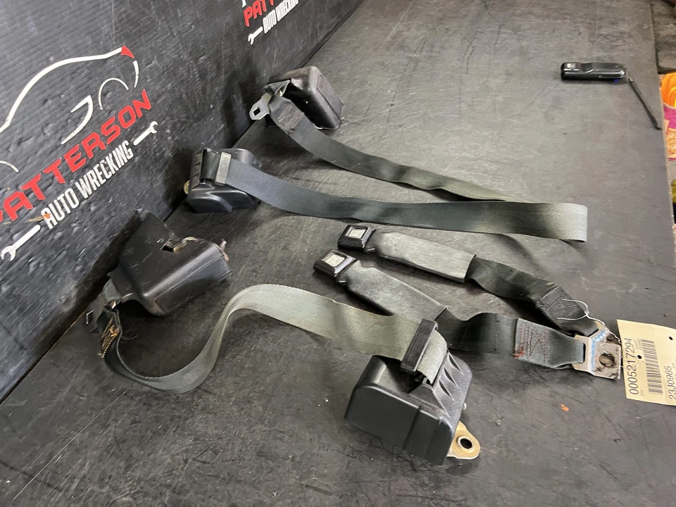 1976 FORD F250 FRONT LEFT & RIGHT SEAT SAFETY BELTS RETRACTORS & RECEIVERS Foto 2 de 4