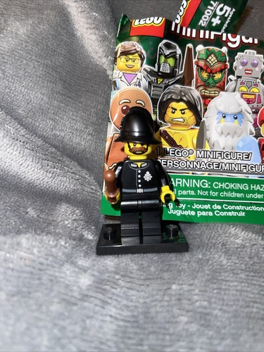 Lego Police Constable City UK Bobby Baton Minifig Minifigures 71002 Series 11 - Picture 2 of 2