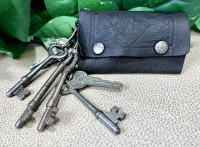 Vintage Leather Key Wallet with 6 Keys: 4 Skeleton Keys - Unknown Make