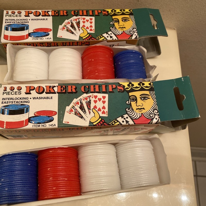 200  POKER CHIPS RED WHITE BLUE PLASTIC EASY STACKING WASHABLE INTERLOCKING