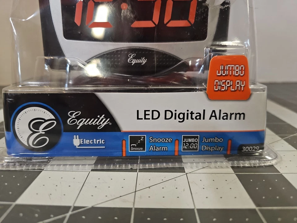Equity 1.8" LED Reloj Despertador Digital con Batería Respaldo Pantalla Jumbo Nuevo Foto 2 de 4