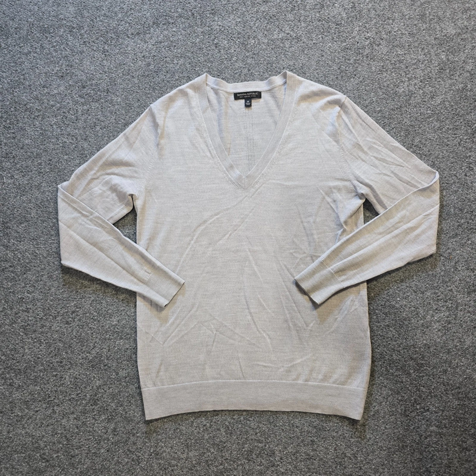 Banana Republic Sweater Mens Size Medium Gray Merino Wool V Neck Casual Basic