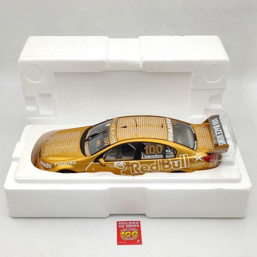 Classic Carlectables 1/18 CRAIG LOWNDES #100 Race Wins Holden VF Commodore 18597 - Picture 2 of 11