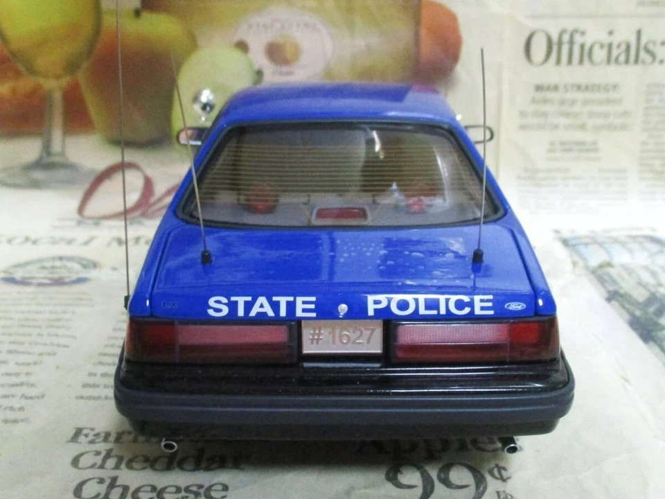 GMP 1/18 2002 1992 Ford 5.0 LX Mustang Police Special - Michigan Highway Patrol - Image 4 of 4