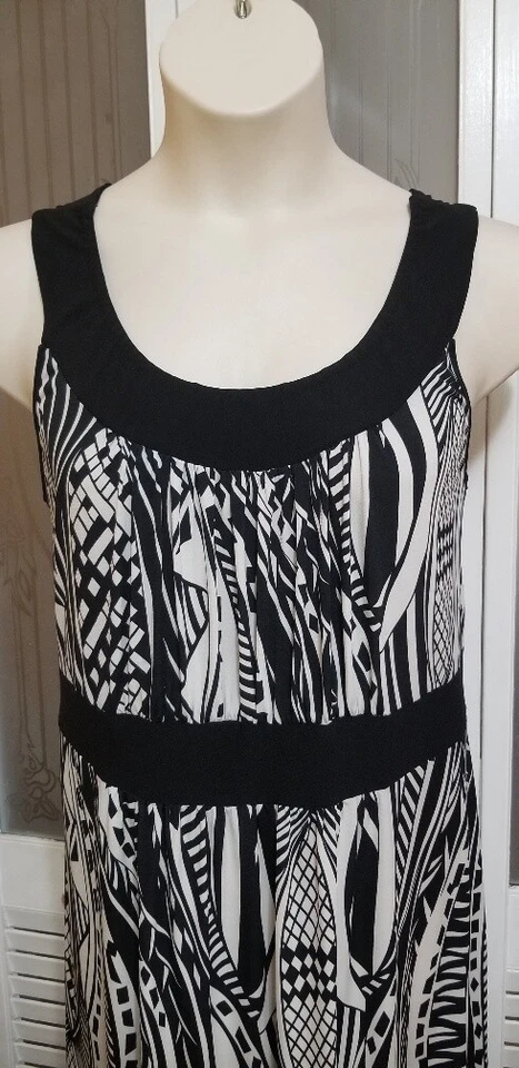 AVENUE ЖЕНЩИНЫ КРАСИВЫЙ ГЕОМЕТРИЧЕСКИЙ ЧЕРНО-БЕЛОЕ ПЛАТЬЕ - РАЗМЕР 22 / 24 - Изображение 3 из 4