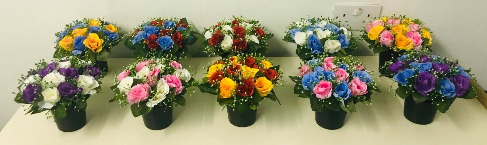 Memorial Grave - Cemetery Pots With Artificial Flowers - Roses With Gyp