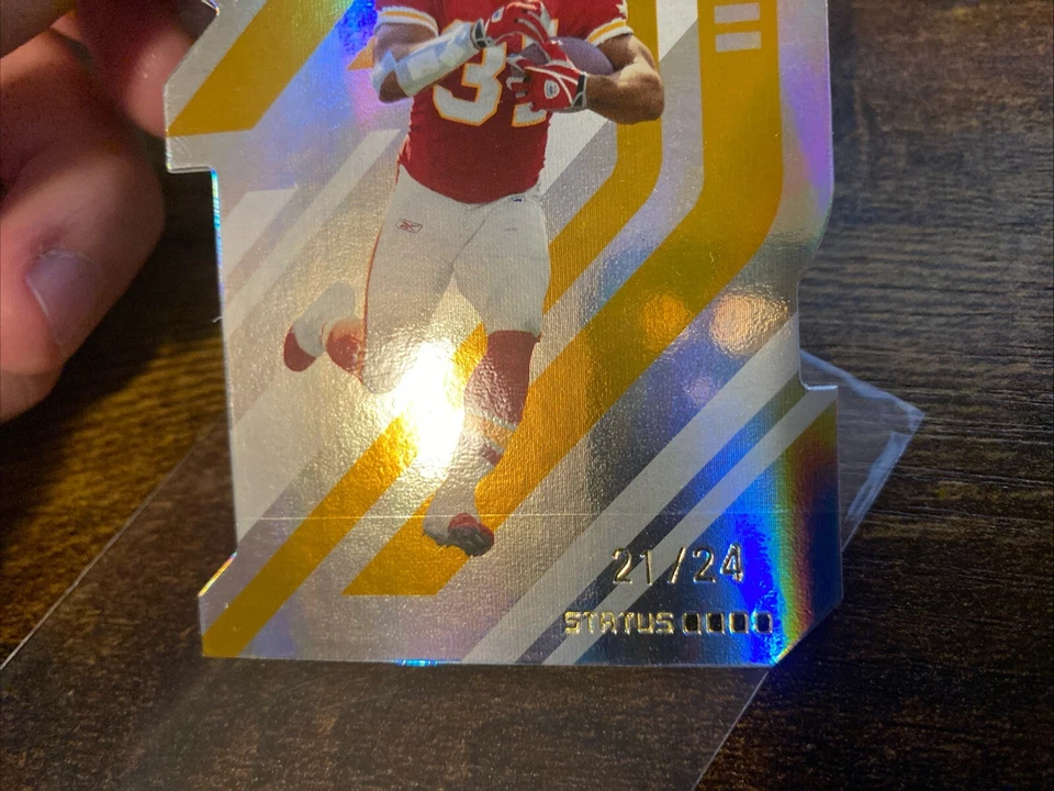 2005 Donruss Elite Stats Gold Priest Holmes Die Cut /24 #48 Chiefs  - Image 3 of 3