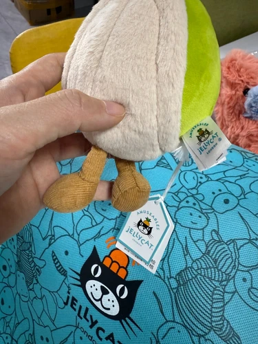 Jellycat Pistazie Plüschpuppe - 10 cm süßes Feinschmecker Sammlerstück mit Staubbeutel - Bild 5 von 6