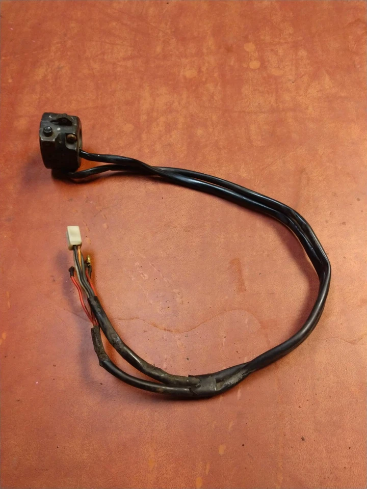 Interruptor de bocina de control de luz de giro conjunto de carcasa Kawasaki KE KM KV KH 100 G5 G4TR MC1 Foto 2 de 4