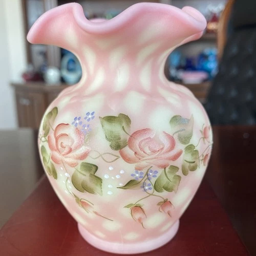 Lovely Fenton Burmese Diamond Optic Ruffled Hand Painted Vase Signed Bill Fenton