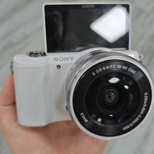 Sony Alpha a5000 White Mirrorless Digital Camera with 16-50mm Lens - 95 NEW