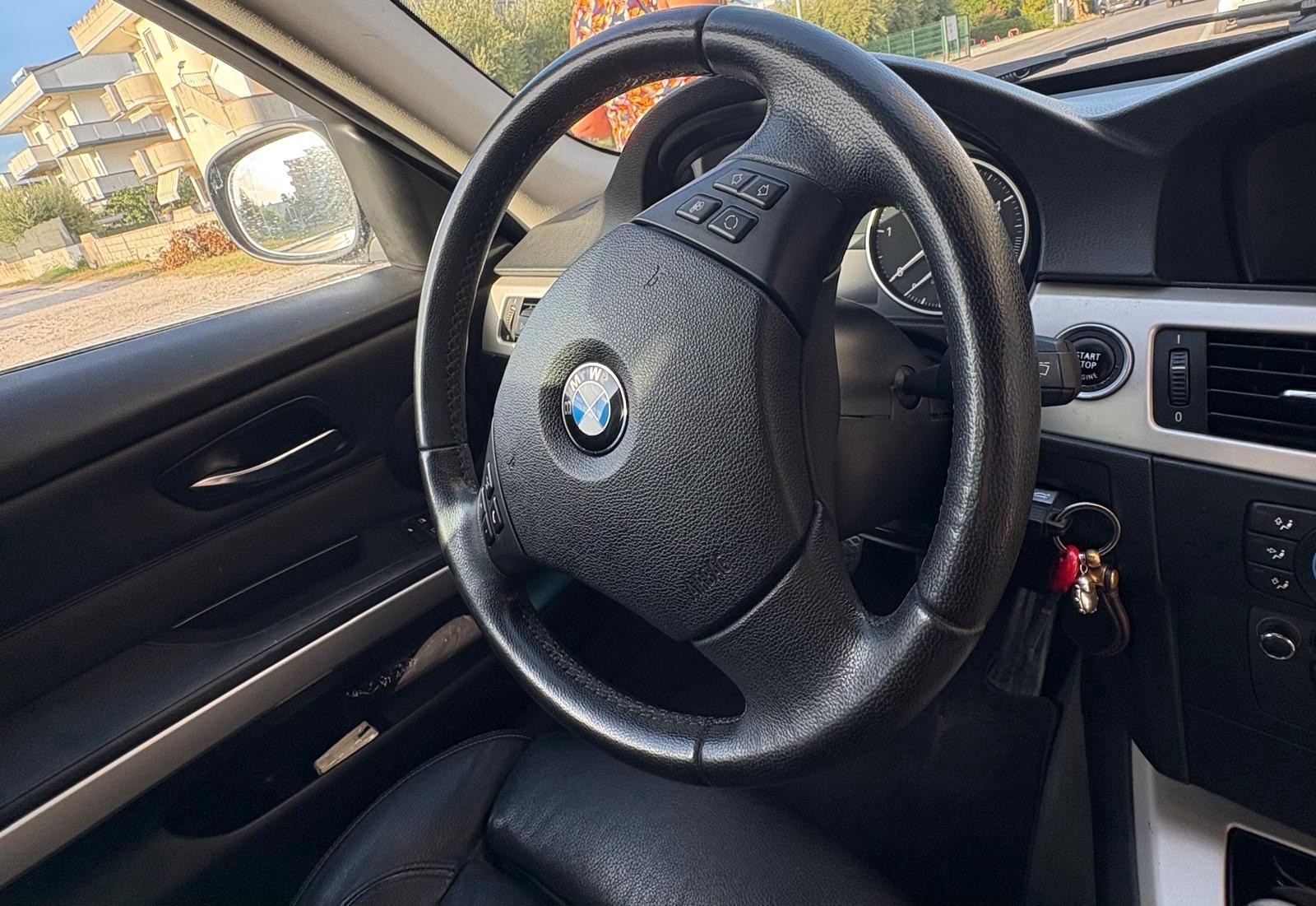 Vendesi Auto BMW Serie 3 318d Touring foto 5