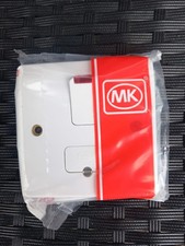 MK K370 WHI 13 AMP DP SWITCHED FUSED SPUR WITH NEON AND FLEX OUTLET.