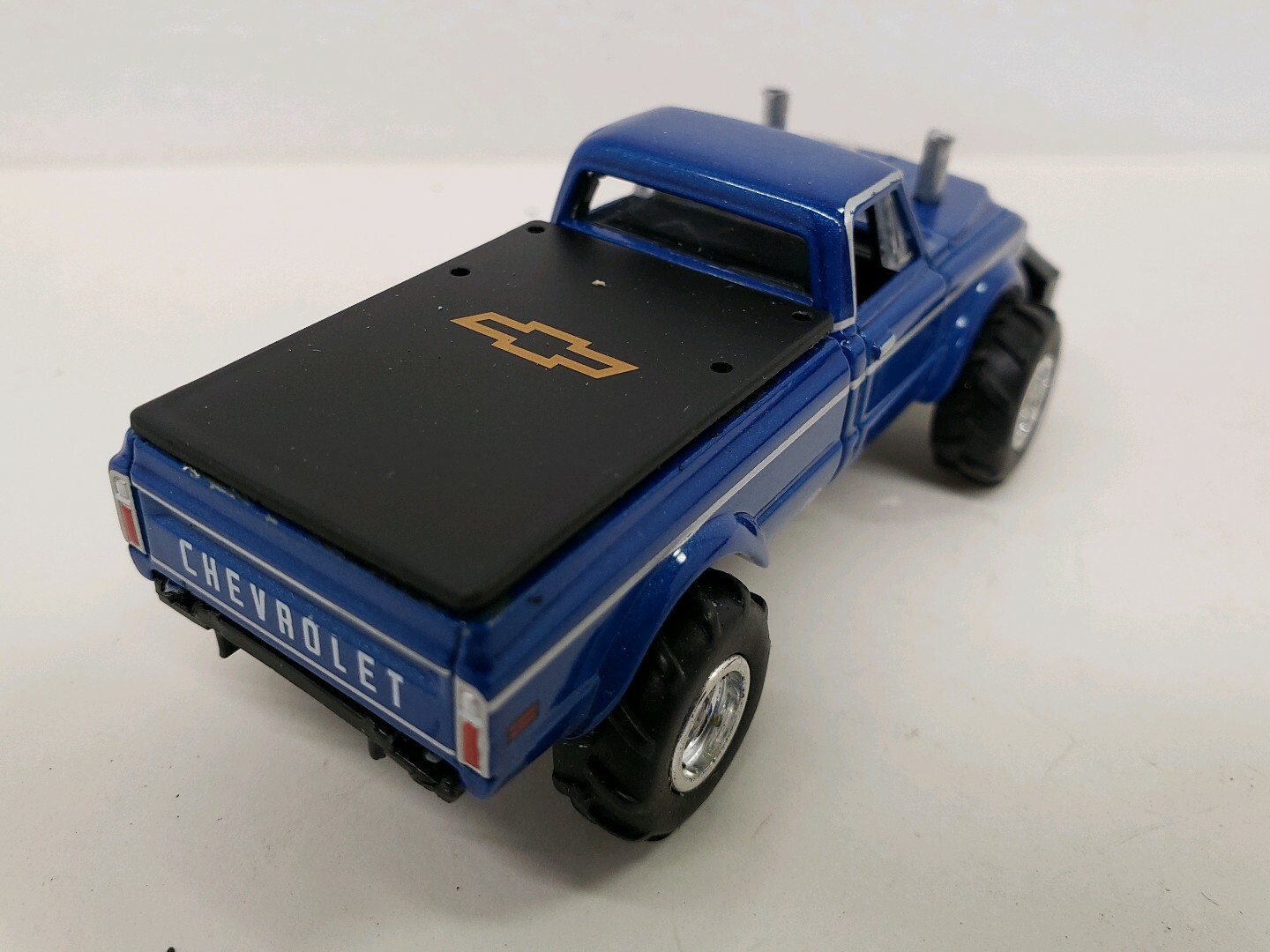 CUSTOM BUILT 1:64 C10 GreenLight 1972 K10 Chevy HOT ROD PULLING TRUCK CHEVEROLET Tani, gwarancja jakości