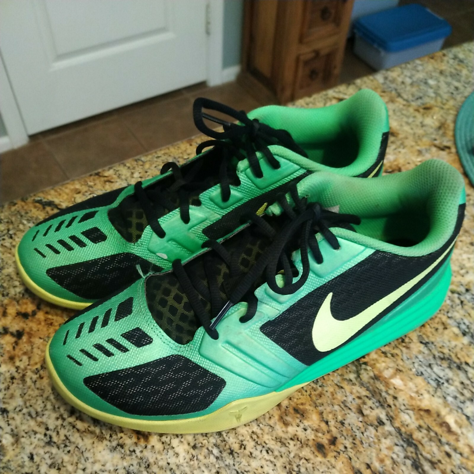 Nike KB Mentality Kobe Bryant Black/Volt/Poison Green Men's Size 10  704942-001 | eBay