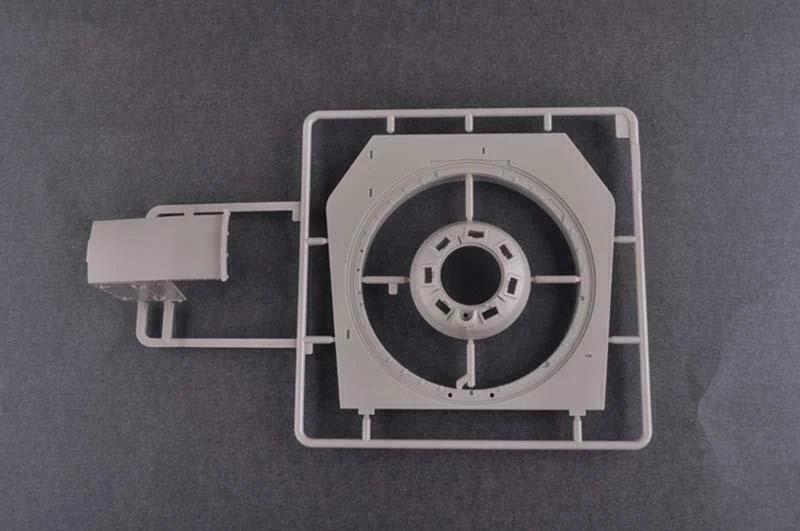 Tanque Trumpeter 1/16 00929 alemão Sd.Kfz.171 Panther Ausf.G modelo versão tardia - Imagem 4 de 4