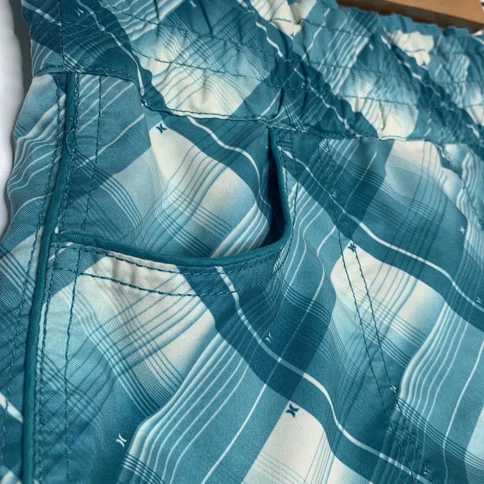 Under Armour Women's XS/S Shorts Reversible Board Shorts Swim Shorts Teal Blue - Image 4 of 4