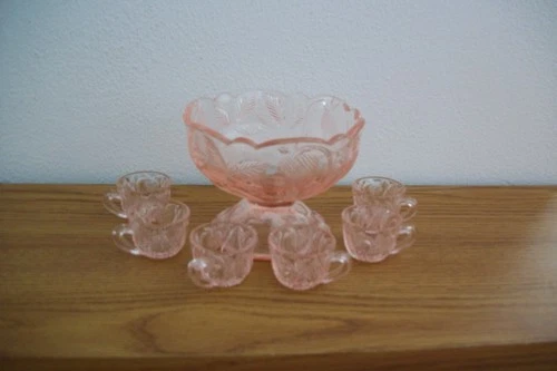 CHILD'S PINK DEPRESSION PUNCH BOWL AND CUPS