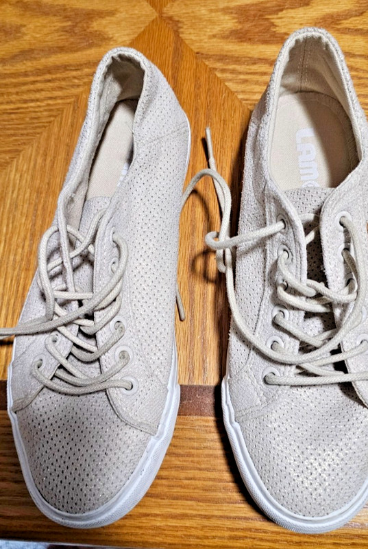 Lamo Beige White Shimmer Lace Up Sneaker Shoes Canvas Size 6.5