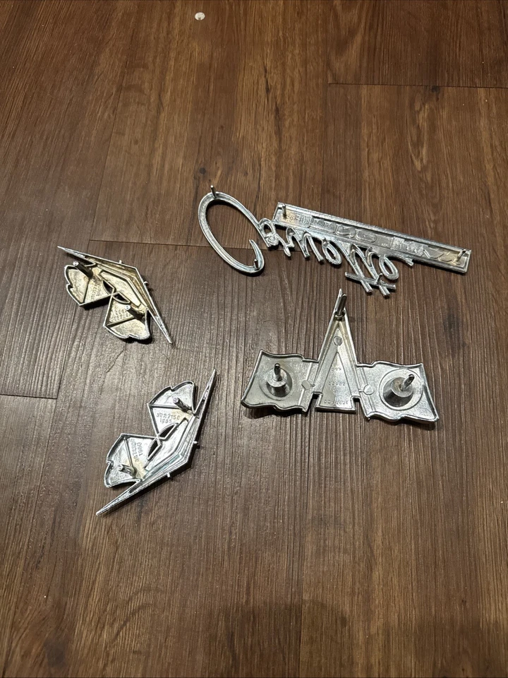 Juego Completo Emblemas Corvette Stingray Con Caja Total 4 Foto 2 de 2