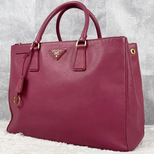 PRADA Sac fourre tout Galleria en cuir avec plaque triangle, rose authentique