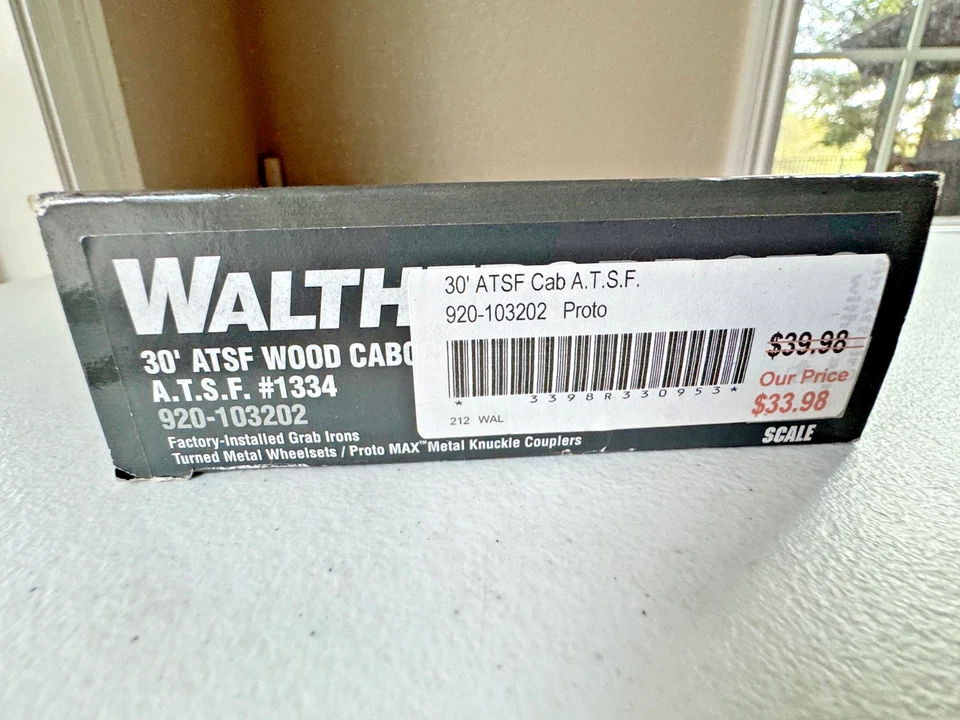 Walthers Proto #920-103202 30' Wood Caboose-ATSF #1334 w/box - EC - Image 2 of 4