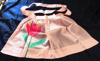 Vtg Pink Gingham Apron Applique Tulip Pocket Generous Ties Cottagecore Farmhouse