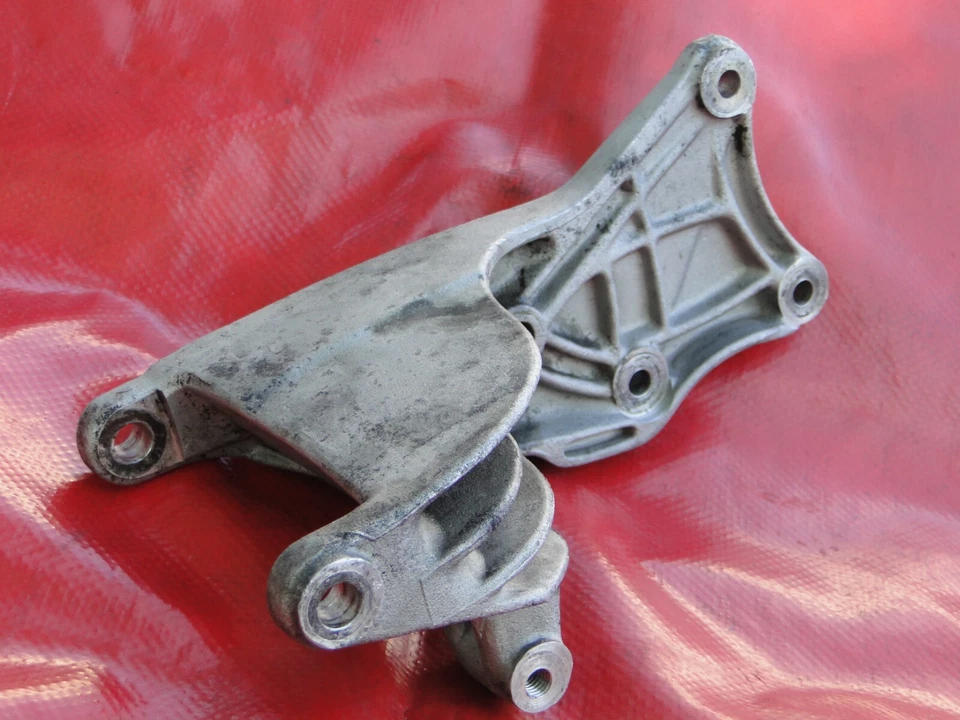 Soporte compresor aire acondicionado Maserati Biturbo 2.5 V6 AM453 1984-1986 ORIGINAL 319030318 Foto 2 de 4