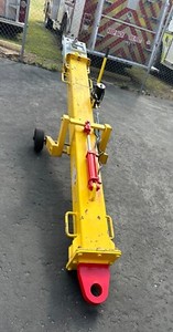 JET AIRCRAFT TOW BAR - Towing unit for Airplane - (Possibly Boeing 757) No Tag