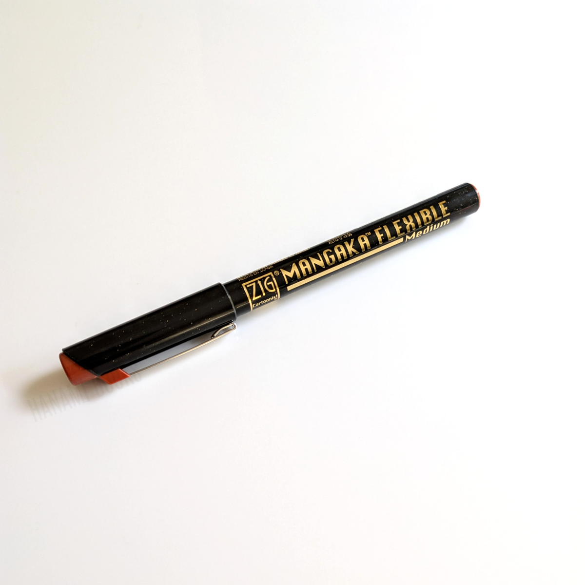 Kuretake ZIG CARTOONIST MANGAKA FLEXIBLE Drawing Pen — MEDIUM Nib (SEPIA  Ink)