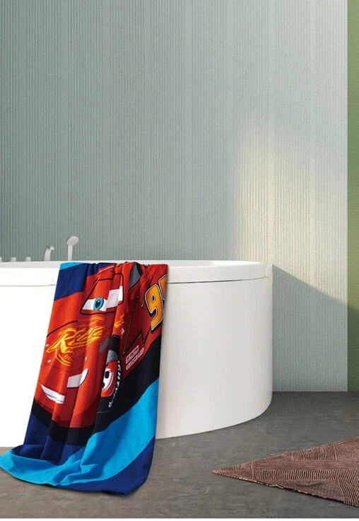 Toalha de praia Disney Pixar CARS Lightning McQueen 27”x54” - Imagem 4 de 4