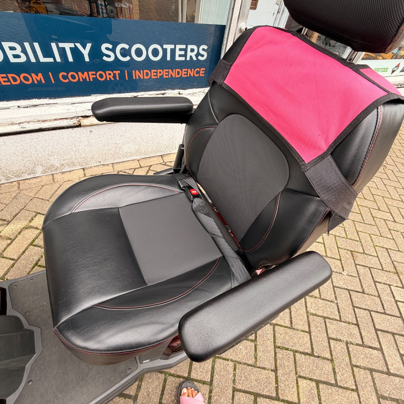 Eden Mobility Roadmaster Plus R 8mph Road Legal Mobility Scooter Burgundy photo 6