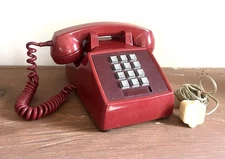 Vintage Bell System Western Electric 1970’s RED Push Button Telephone 2500D Plug