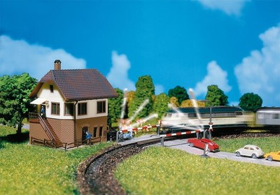 FALLER 222170 Level crossing with signal box 1:160  N Gauge # NEW in OVP #