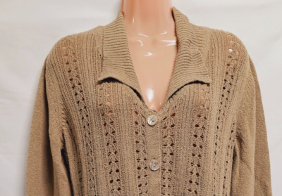 6 Outfits With a Brown Sweater for Fall