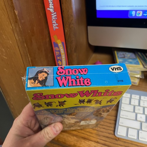Snow White (VHS, 1990) Kids Klassics Goodtimes Live Action Real People - Picture 6 of 9