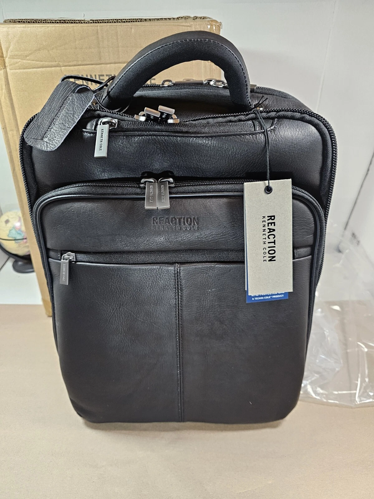 Kenneth Cole Reaction Manhattan Messenger Backpack Black 16" Laptop $200 Retail
Opens in a new windo
