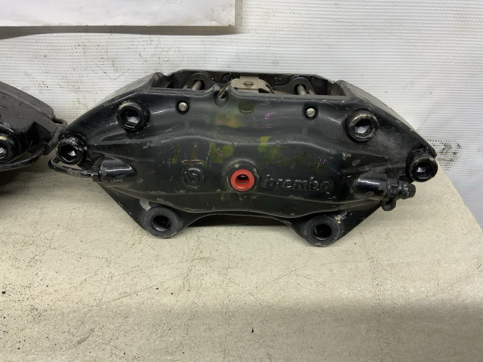 2002 - 2007 Maserati Coupe M138 Front Left Right Brembo Brake Caliper Pair