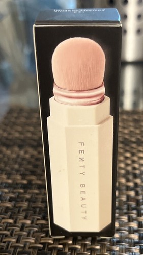 Fenty Skin-150 tragbarer Kontur- & Concealer-Pinsel - Bild 1 von 3
