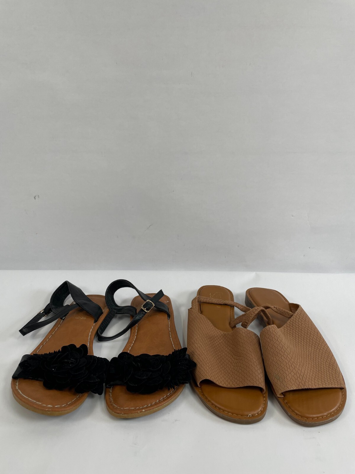 Lotto di 2 Sandali Donna Cinturino Caviglia Piatto: Nero Shunbo e Beige Franco Sarto