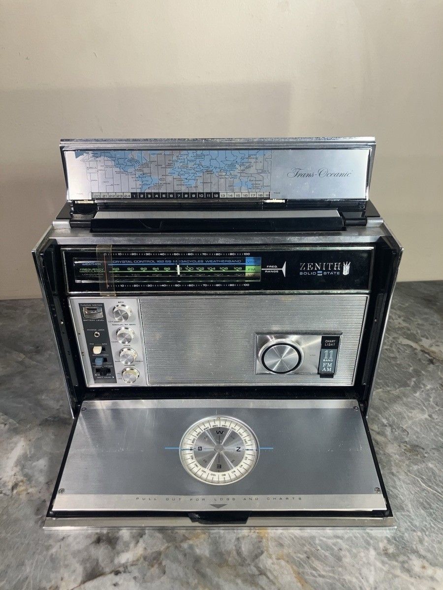 Zenith Royal 7000-1 Trans-Oceanic 11 Band Transistor Radio