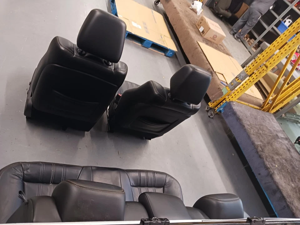 Juego de asientos eléctricos de cuero negro Chrysler 300 '15-'23 OEM  Foto 2 de 4