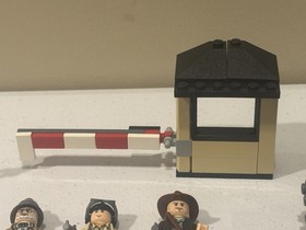 Lego INDIANA JONES MOTOTCYCLE CHASE #7620 W/ Minifigures & Manual