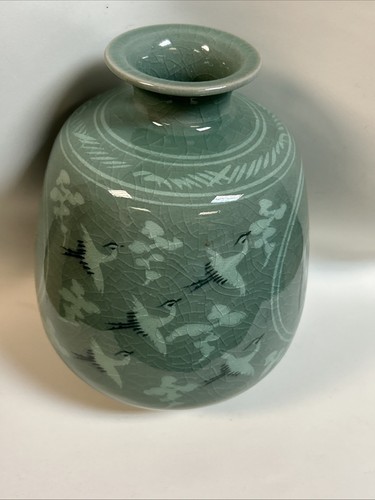 Vintage Celadon Korean Vase Cranes and Clouds and Signed - Picture 3 of 7