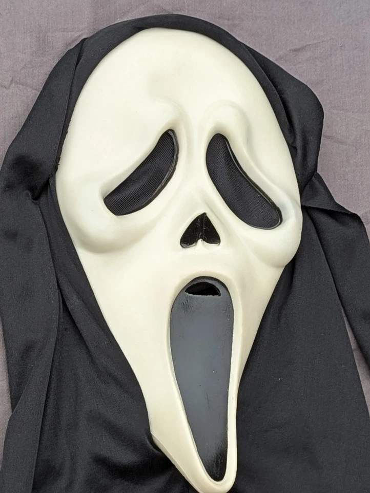 Scream 4 TD Reshoot Mask Glow In The Dark Ghostface Halloween Fun World EU - Image 3 of 4